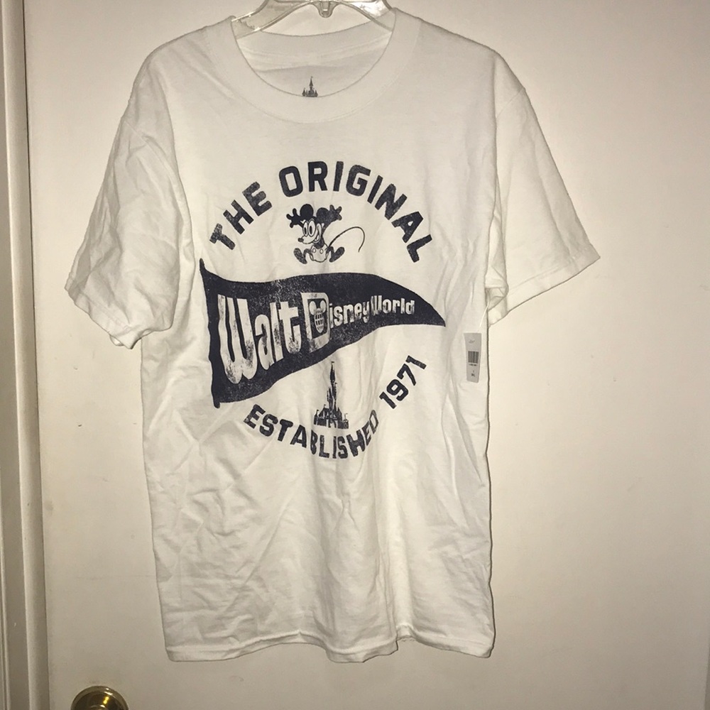 NWT Authentic Walt Disney world Mickey shirt